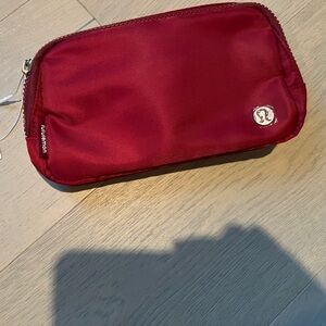 Lululemon Belt Bag (maroon)